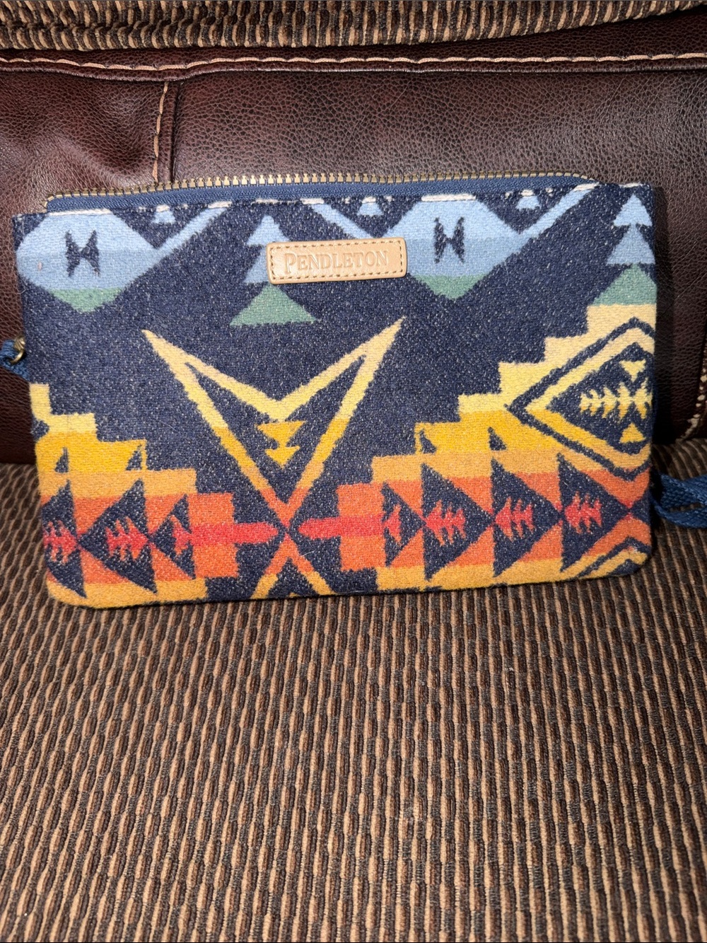 PENDLETON - LARGE THREE POCKET KEEPER